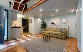 Paulay'S Studio Apartment In The City Center.